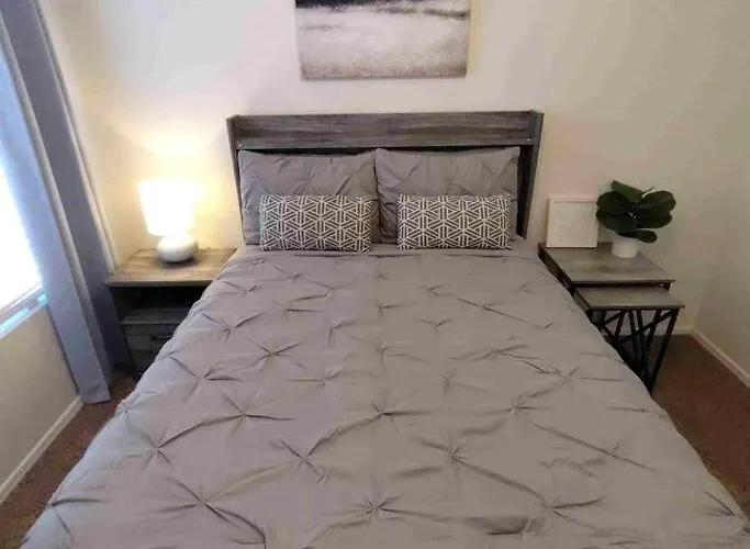 New Desert Oasis Hot Tub 4 Beds 3 Smart Tv Minutes From Luke Air Force Base & Camelback Ranch *