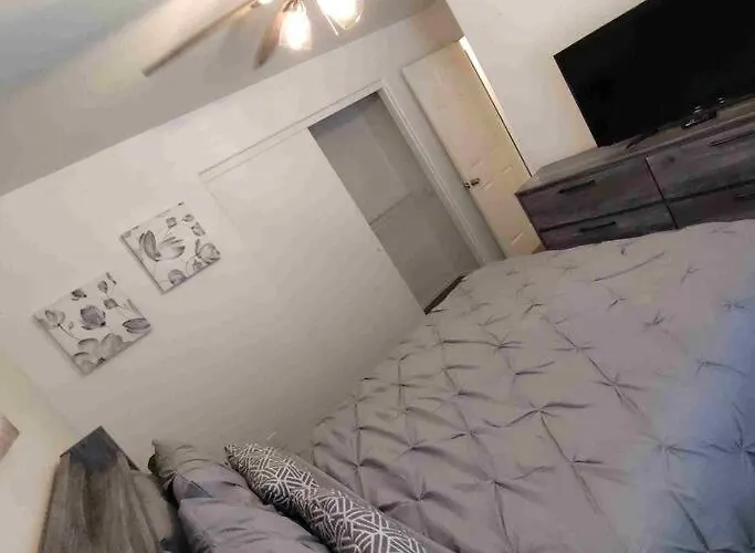 New Desert Oasis Hot Tub 4 Beds 3 Smart Tv Minutes From Luke Air Force Base & Camelback Ranch Glendale