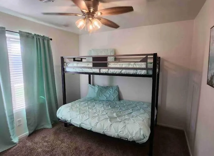 New Desert Oasis Hot Tub 4 Beds 3 Smart Tv Minutes From Luke Air Force Base & Camelback Ranch