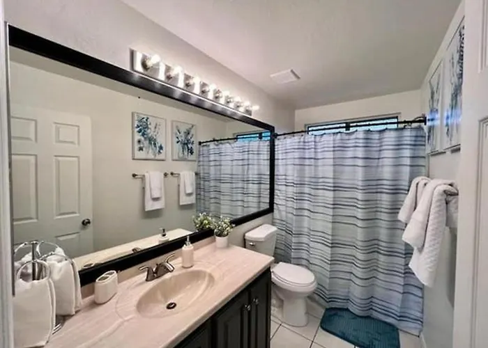 New Desert Oasis Hot Tub 4 Beds 3 Smart Tv Minutes From Luke Air Force Base & Camelback Ranch Holiday home