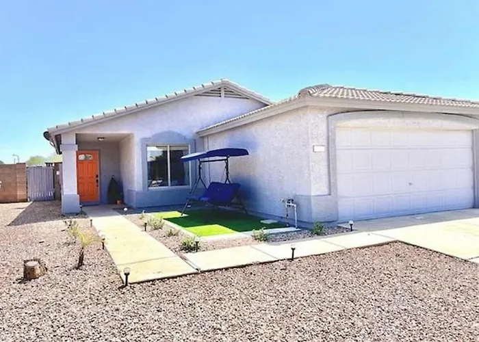 New Desert Oasis Hot Tub 4 Beds 3 Smart Tv Minutes From Luke Air Force Base & Camelback Ranch *