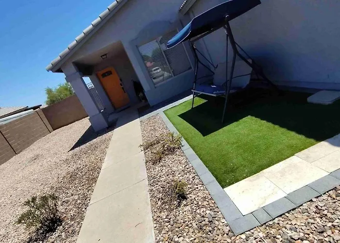 New Desert Oasis Hot Tub 4 Beds 3 Smart Tv Minutes From Luke Air Force Base & Camelback Ranch Glendale
