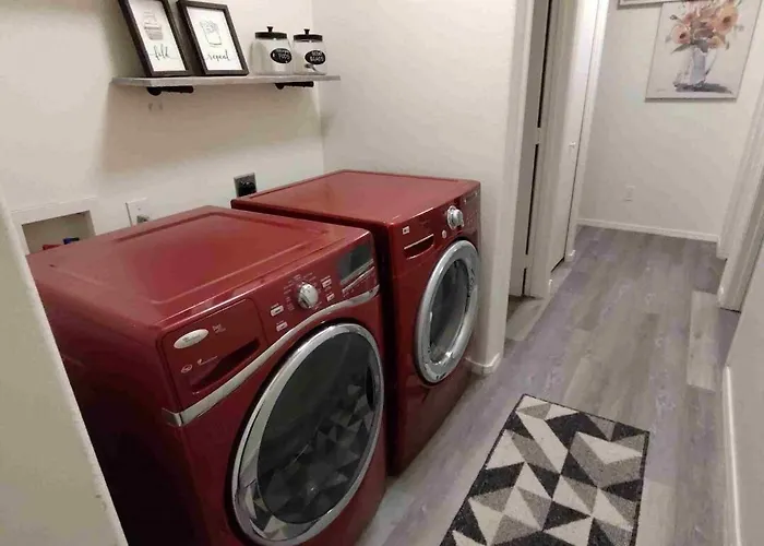 New Desert Oasis Hot Tub 4 Beds 3 Smart Tv Minutes From Luke Air Force Base & Camelback Ranch * Glendale